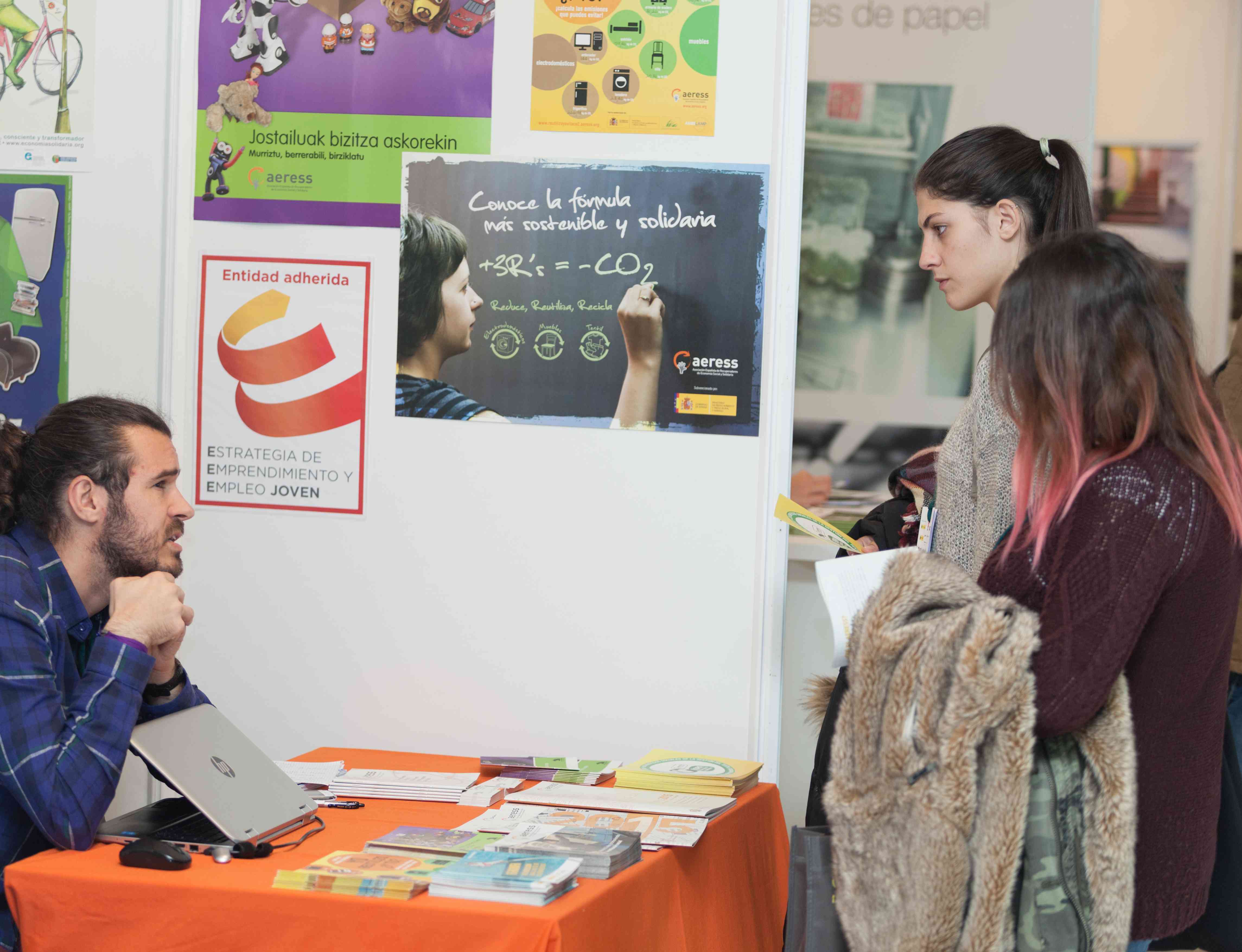 Stand AERESS (Asociacin Espaola de Recuperadores de Economa Solidaria) 2